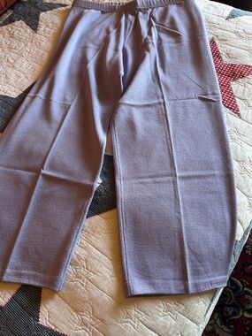 St. John sport collection Wide Leg Women's Pants in Light Lavender. XL